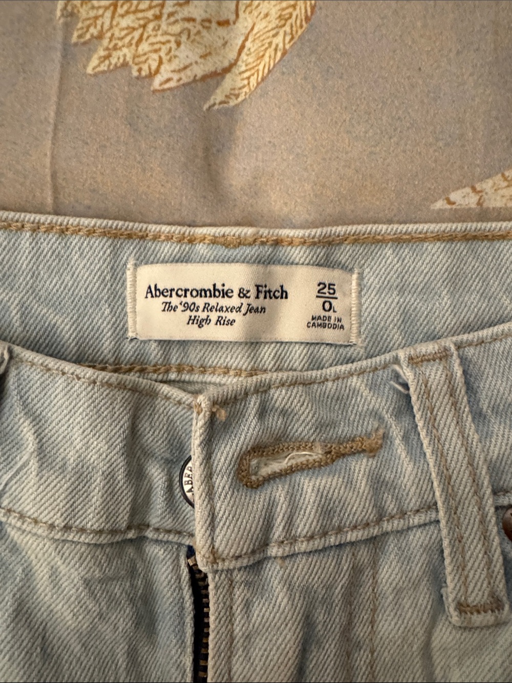 Abercrombie & Fitch Light Blue High-Rise 90’s relaxed Jeans 25 long